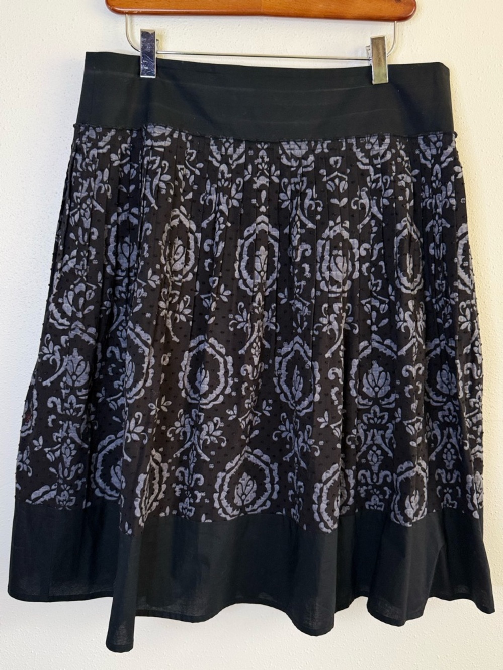 LOFT Black Gray Print Skirt Size 10 Cotton Pleated A-Line Midi - Picture 6 of 10